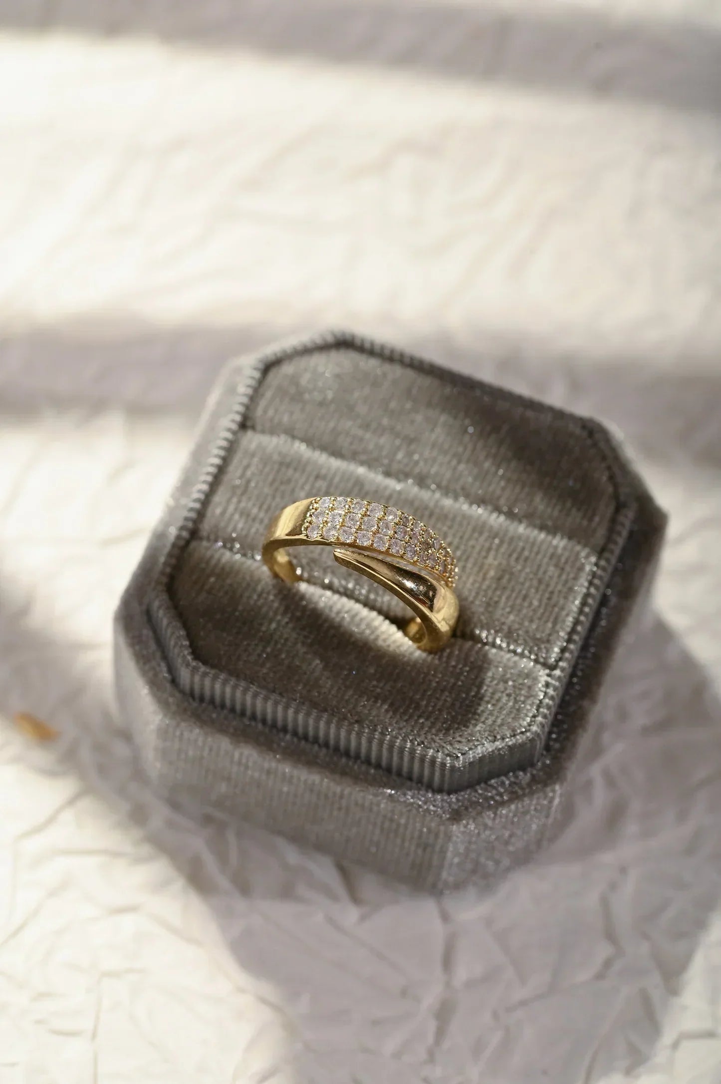 Elegant Guldring med Funklende Sten (1+1 GRATIS)